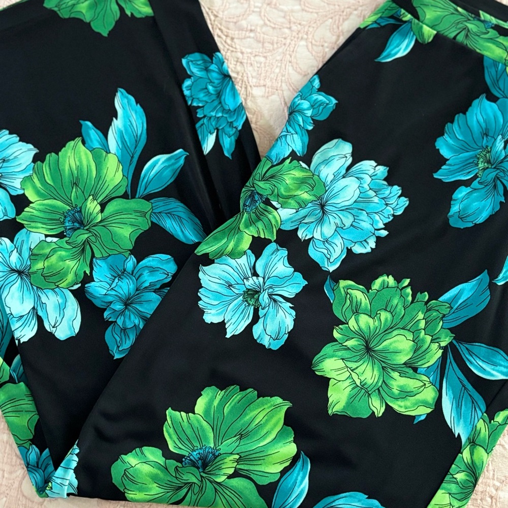 Susan Graver‎ Black pants  with Blue and Green Floral Design wider leg XS